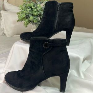 Clarks Adriel Mae Collection Black Suede Women’s Ankle Boots Size 8